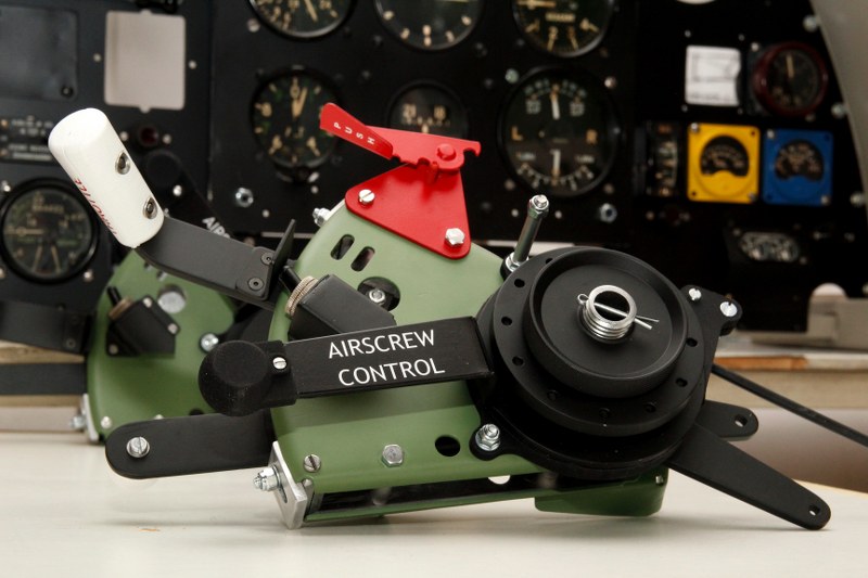 Spitfire_Mk_II_Throttle_Quadrant_001_800x533.JPG